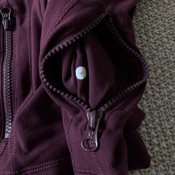 lululemon burgundy define full zip fitted jacket size 4 - Picture 9 of 9
